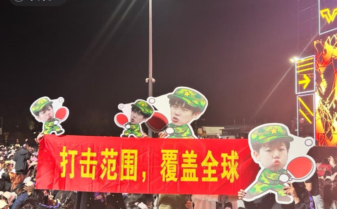 打击范围，覆盖全球！球迷对莎头爱得轰轰烈烈、惊天动地！他们自己看到也会很感动吧。