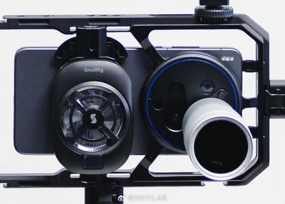 vivoX300Ultra真机亮相MWC2026，正面直屏设计，黑边挺窄