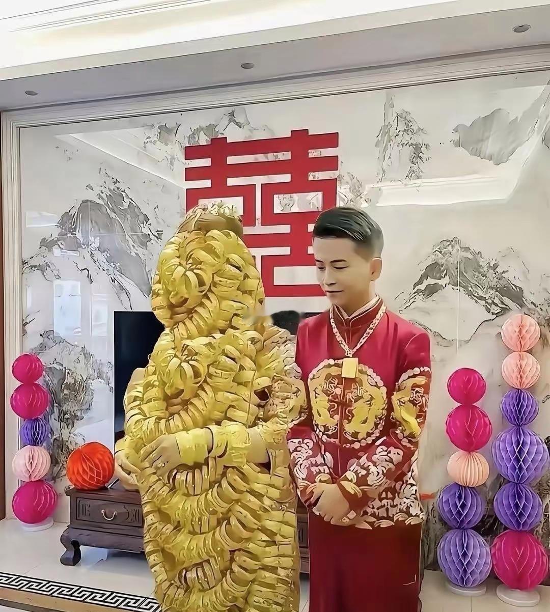 身体上挂一挂我感觉没什么，头上也挂成这样，我感觉我是真真的接受不了！有些地区
