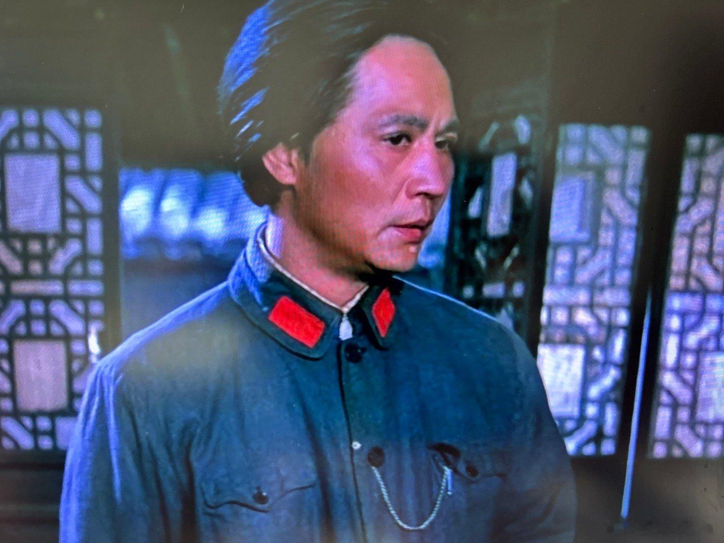 又去看了下老版《四渡赤水》，前二年还有部同题材影片《绝地重生》。