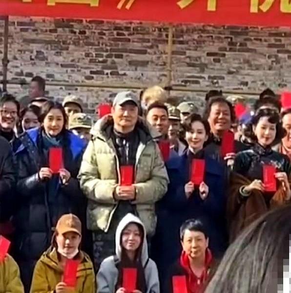 《千里江山图》开机，撑场面的竟是三位女星。2025年11月25日开机仪式上，