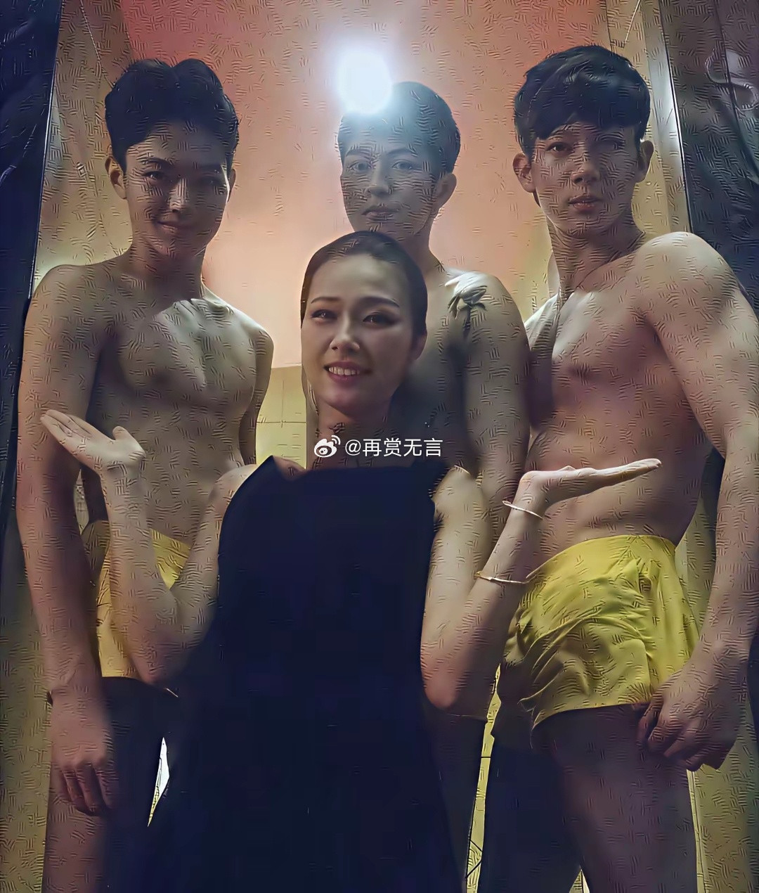 许凯没成为明星前，好像一个男模哦！​​​