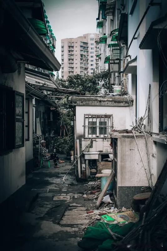 理解很多主城区老破小房东心态，他们觉得自己的房子虽然老虽然破，但是毕竟地段好，所