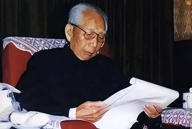 王震将军在他逝世前也感觉到世道不对了，向后人留下三句话：第一句是：“谁反对毛主席