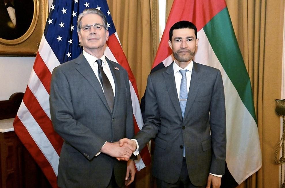 美国有官员瞎爆料：说阿联酋要跟美国换货币，还威胁说不答应就改用人民币结算。结