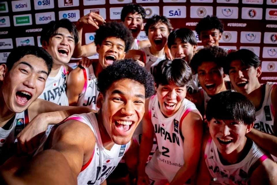 U18亚洲杯：日本男篮险胜卡塔尔晋级八强穆萨打满全场空砍46分北京时间8月20