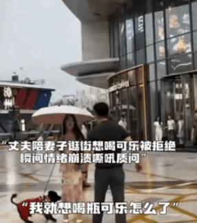 “婚姻带给了男人什么？”男子在老婆面前狗都不如！陪老婆逛街，大包小包买了一堆东西
