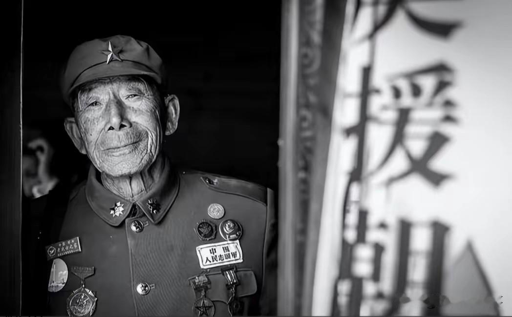 1986年，两名记者到四川万县采风，途中口渴难耐，于是敲开一户老农的院门求口水喝