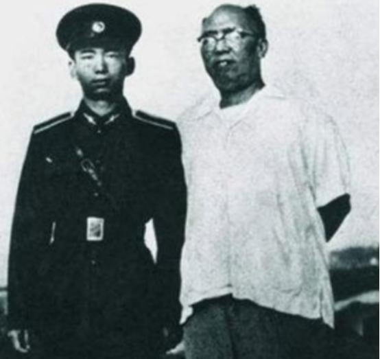 1963年，总政治部主任罗荣桓去世，他去世前曾希望萧华接替他的位置，然而萧华太年