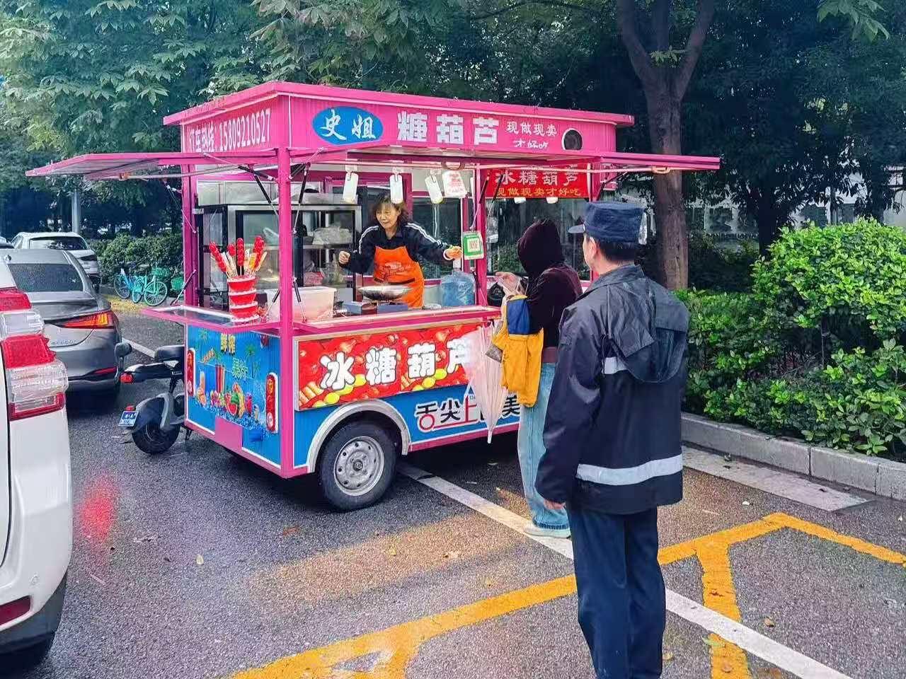 高新城管：雨季强管控全力保畅通9月16日起，西安市迎来新一轮持续降雨天气。为