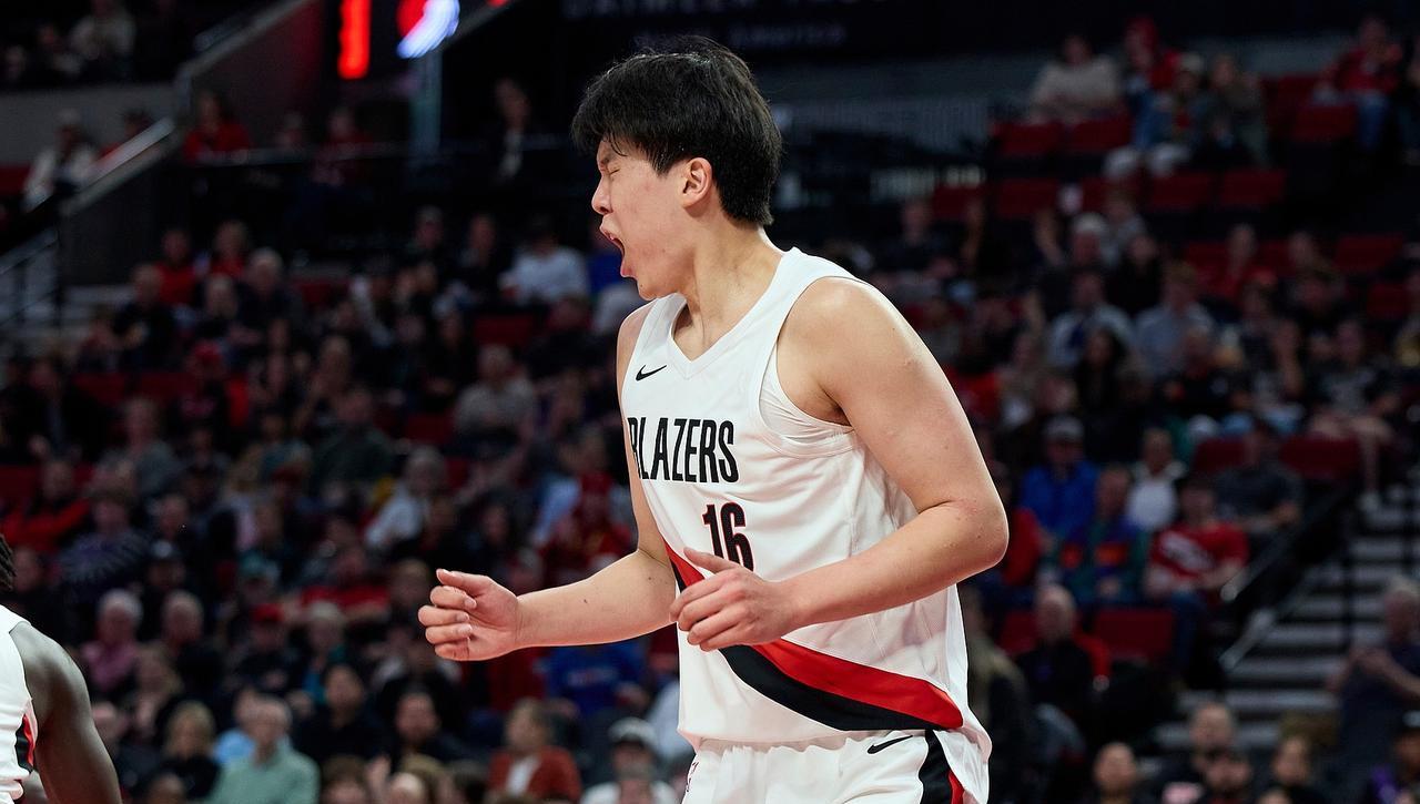 目前的杨瀚森，对位大中锋确实吃亏。NBA季前赛，开拓者末节最后时刻被对手逆转，
