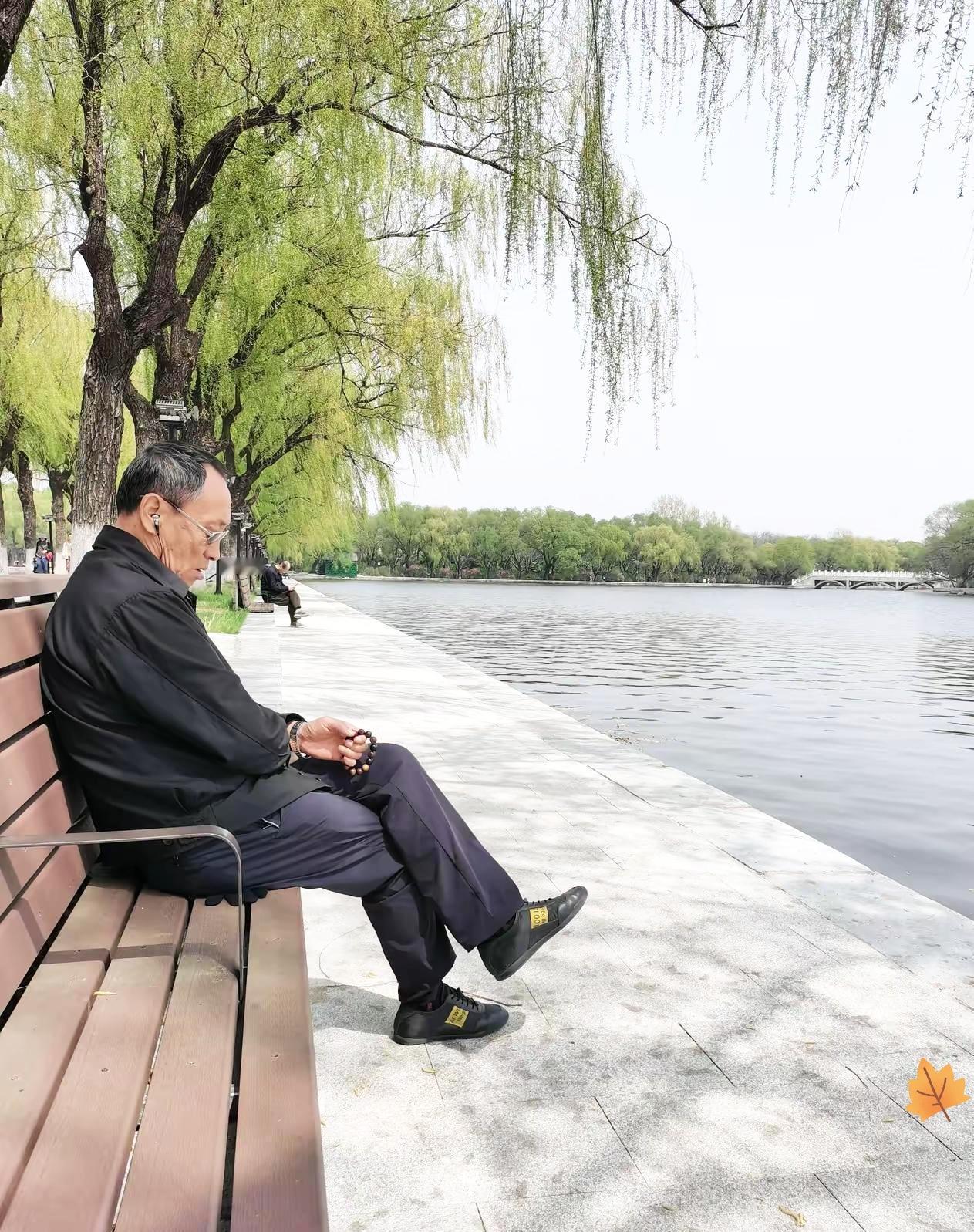 退休之后最无聊的几件事一天三个饱一个倒整天闷在家里“大门不出二门不迈”退休