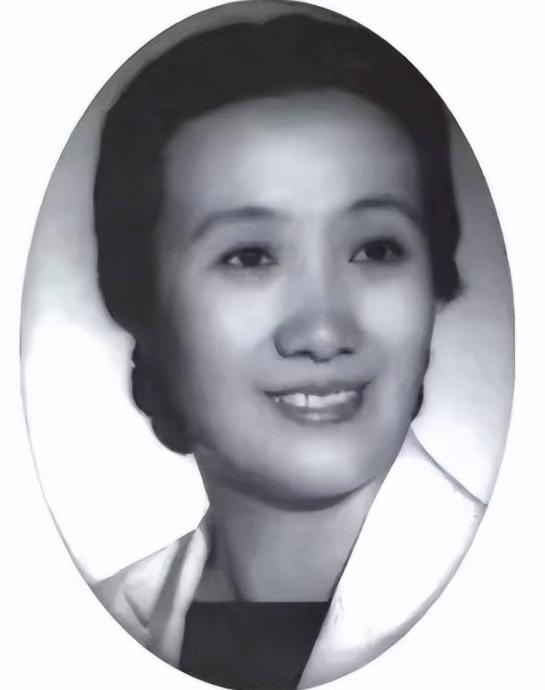 1935年，上海头号大佬杜月笙去锦江饭店用餐，排队2小时都没轮到自己，刚准备发火