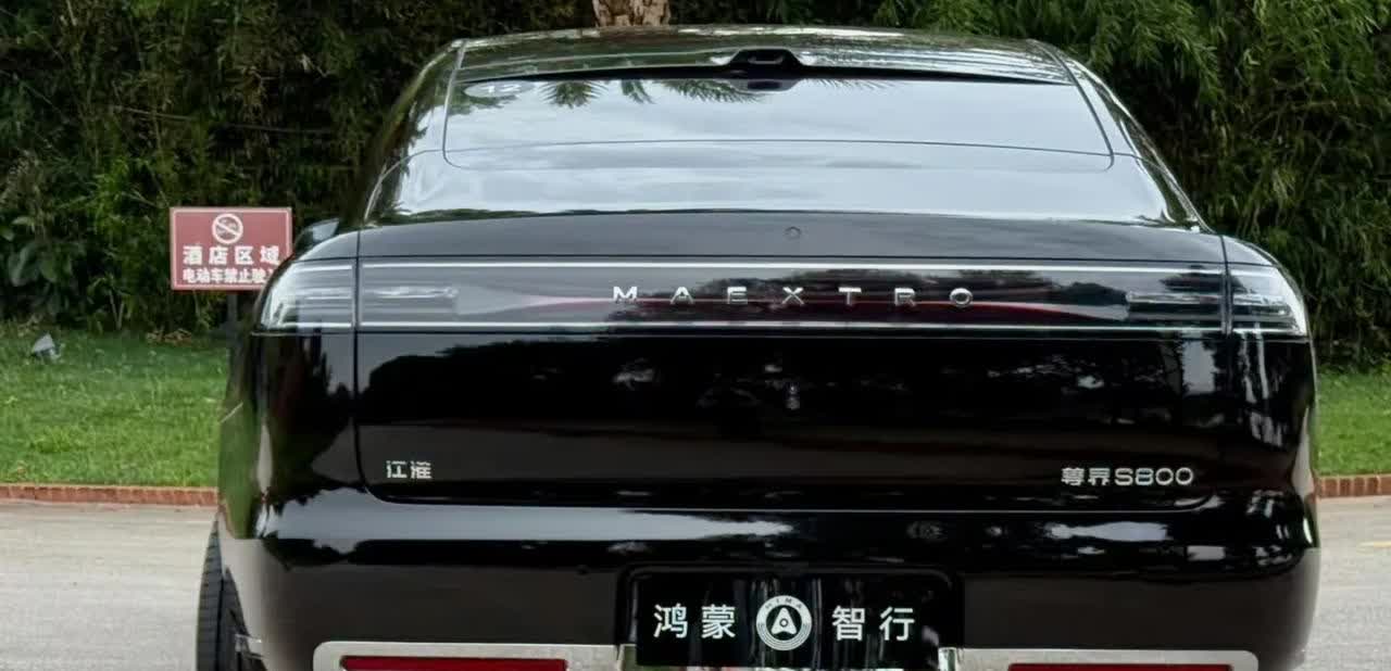 就问大家这个转向角度大不大？这是尊界S800最新的图片，带有后轮主动转向的此