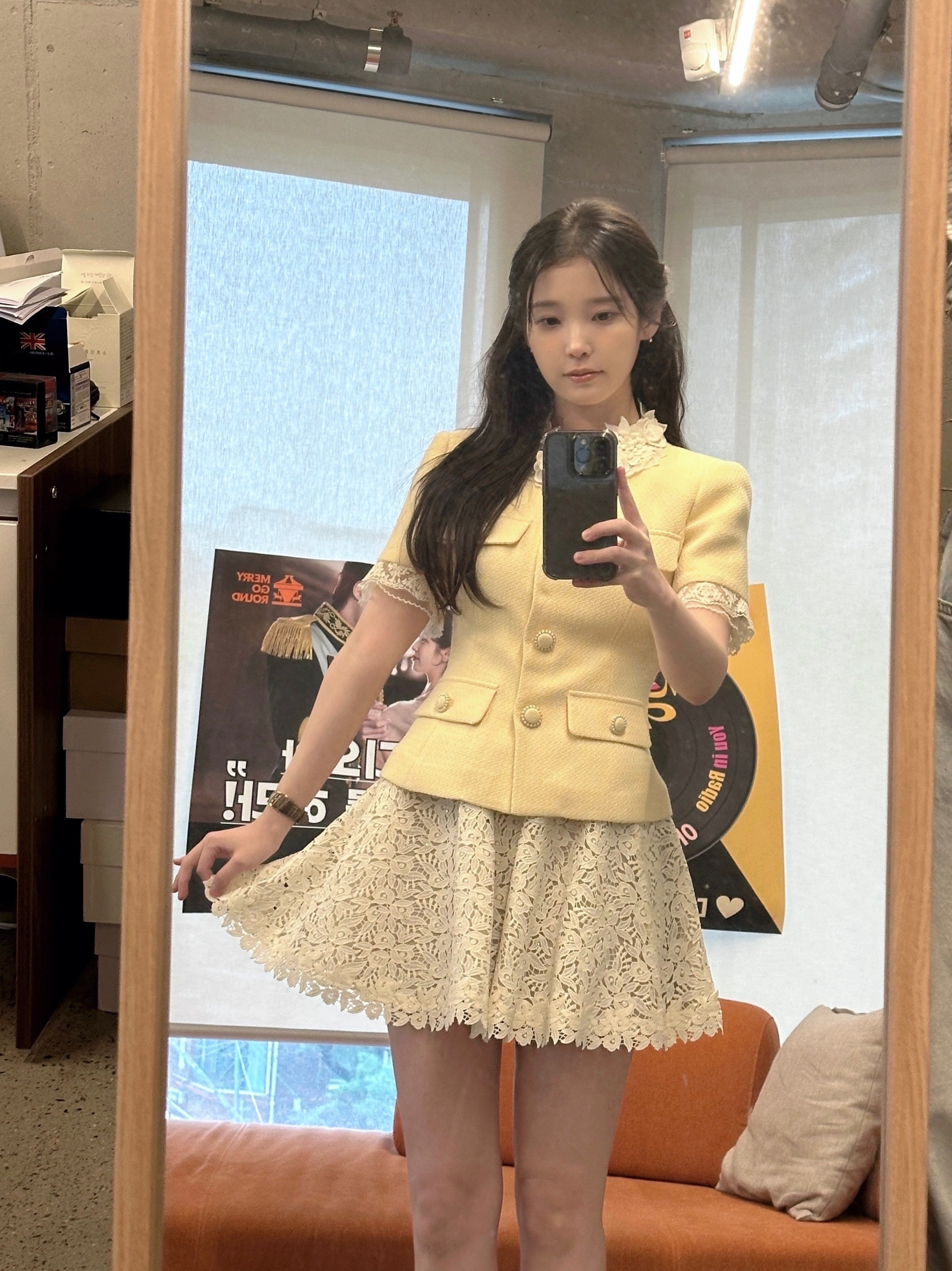 260422IU官方更新自拍