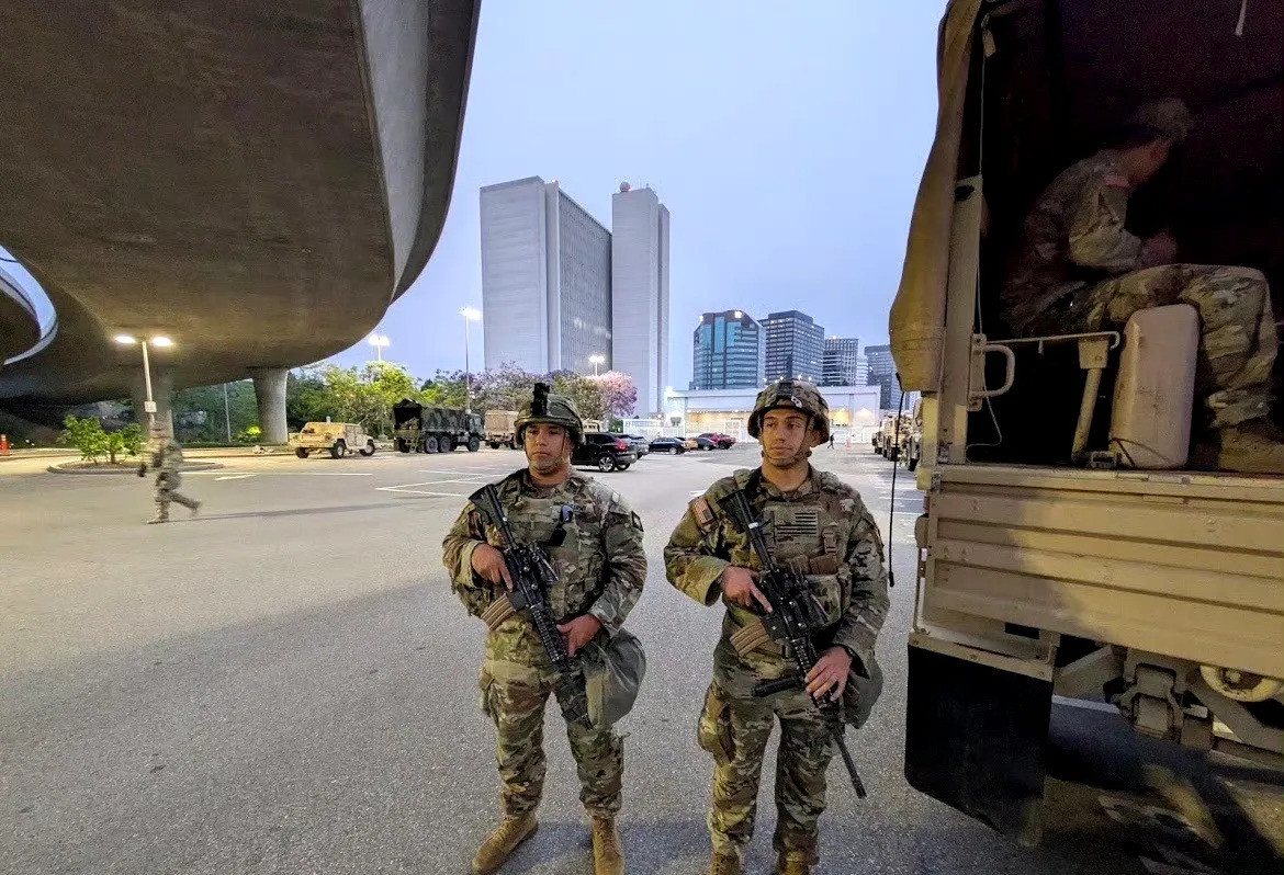 洛杉矶大乱，国民警卫队来了美国这次真的玩大了！洛杉矶街头
