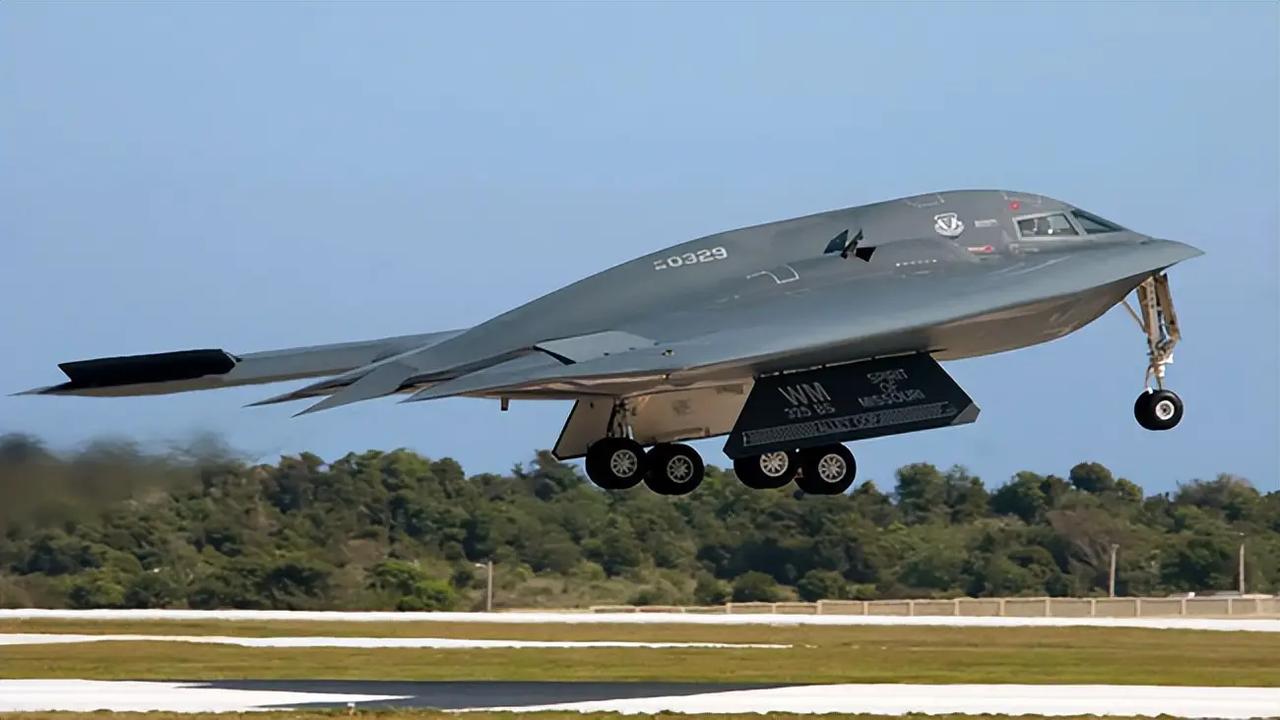 美军深夜突袭伊朗地下工事，看似大胜实则藏着不少短板说起现代战场上的隐身战机，