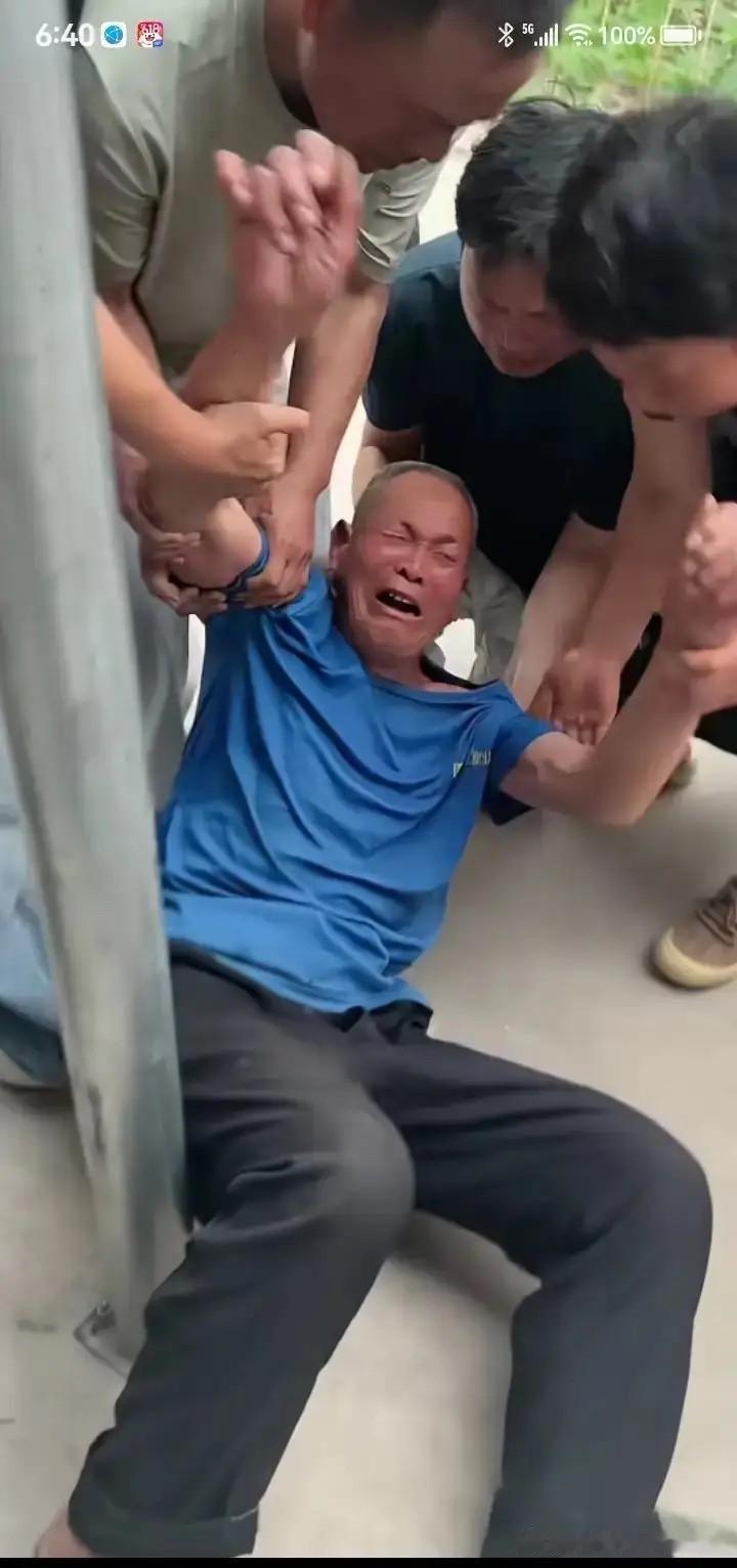 心如刀割，一世兄弟一世情。河南周口一户农家，哥哥突发心梗毫无预兆地离世，远在浙江