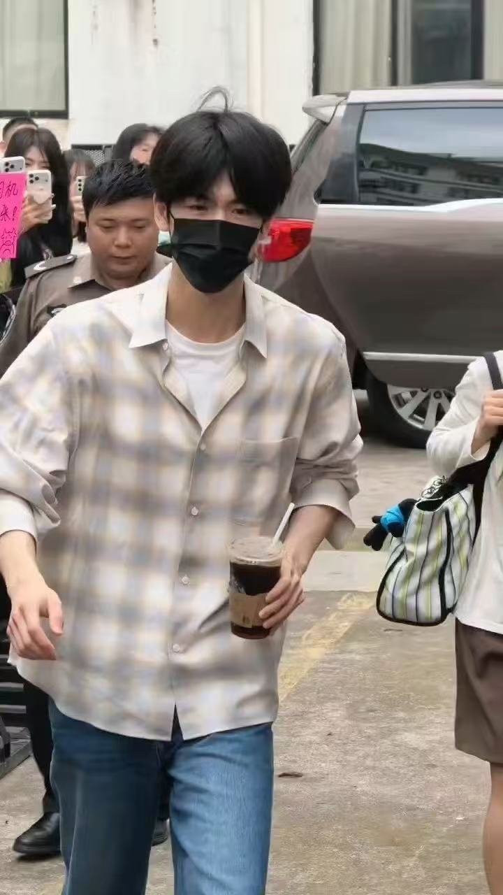 张凌赫卢昱晓围读张凌赫卢昱晓围读路透​张凌赫卢昱晓围读路透​​​