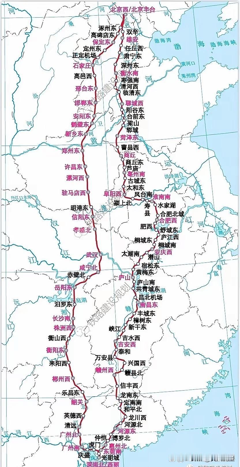 京广高铁在湖北只设了四个车站，是沿线所有省份中最少的。尤其是孝感北站，设在距离孝