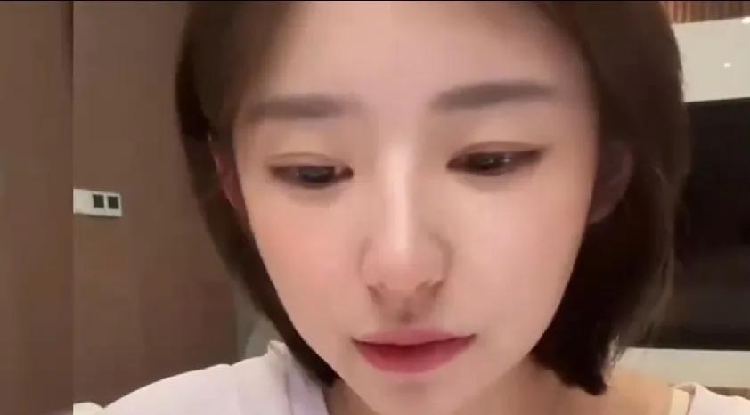 黄一鸣突曝重度抑郁！放狠话与王思聪决裂别再把我和他扯一起！网红黄一鸣直播自爆猛