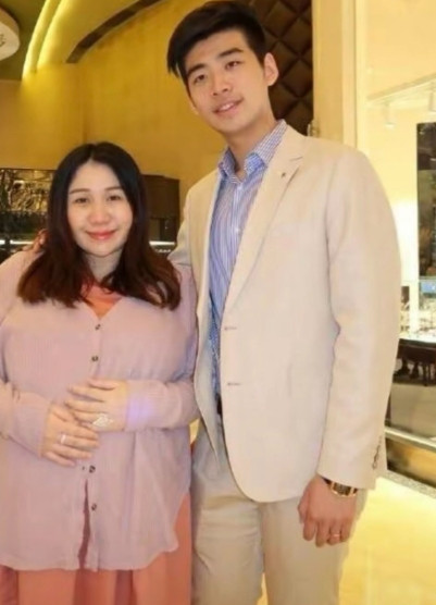 赌王女儿何超盈：从220斤瘦成纸片人，女儿6岁长得像东北学霸老公