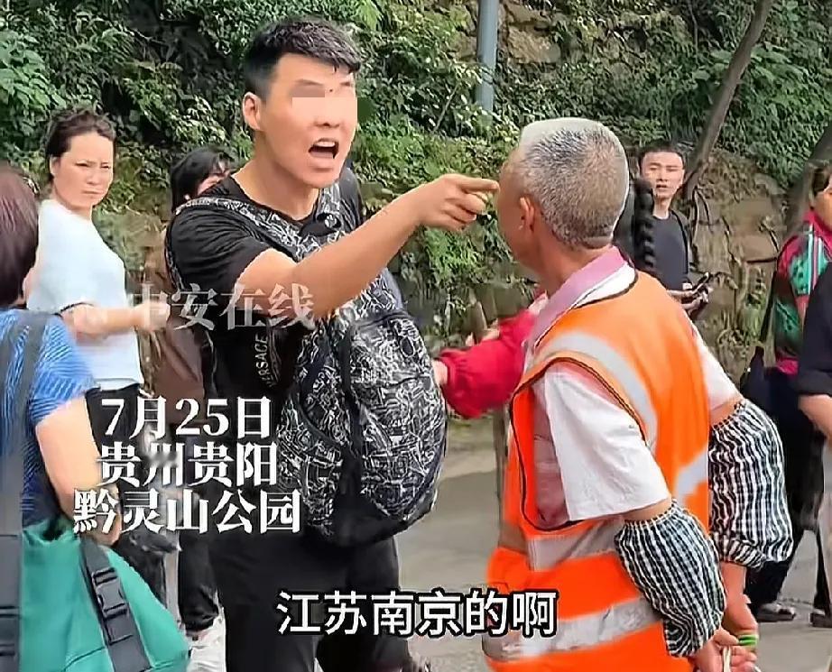 人在家中坐，祸从天上来！南京人民怎么也不会想到，会因为黑衣男子的一句话受