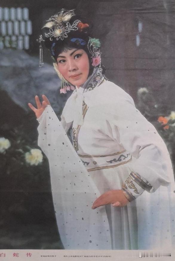 有个朋友在我的京剧《审椅子》的帖子里聊起旧时戏曲题材的年画，刚好翻出来两张我收藏