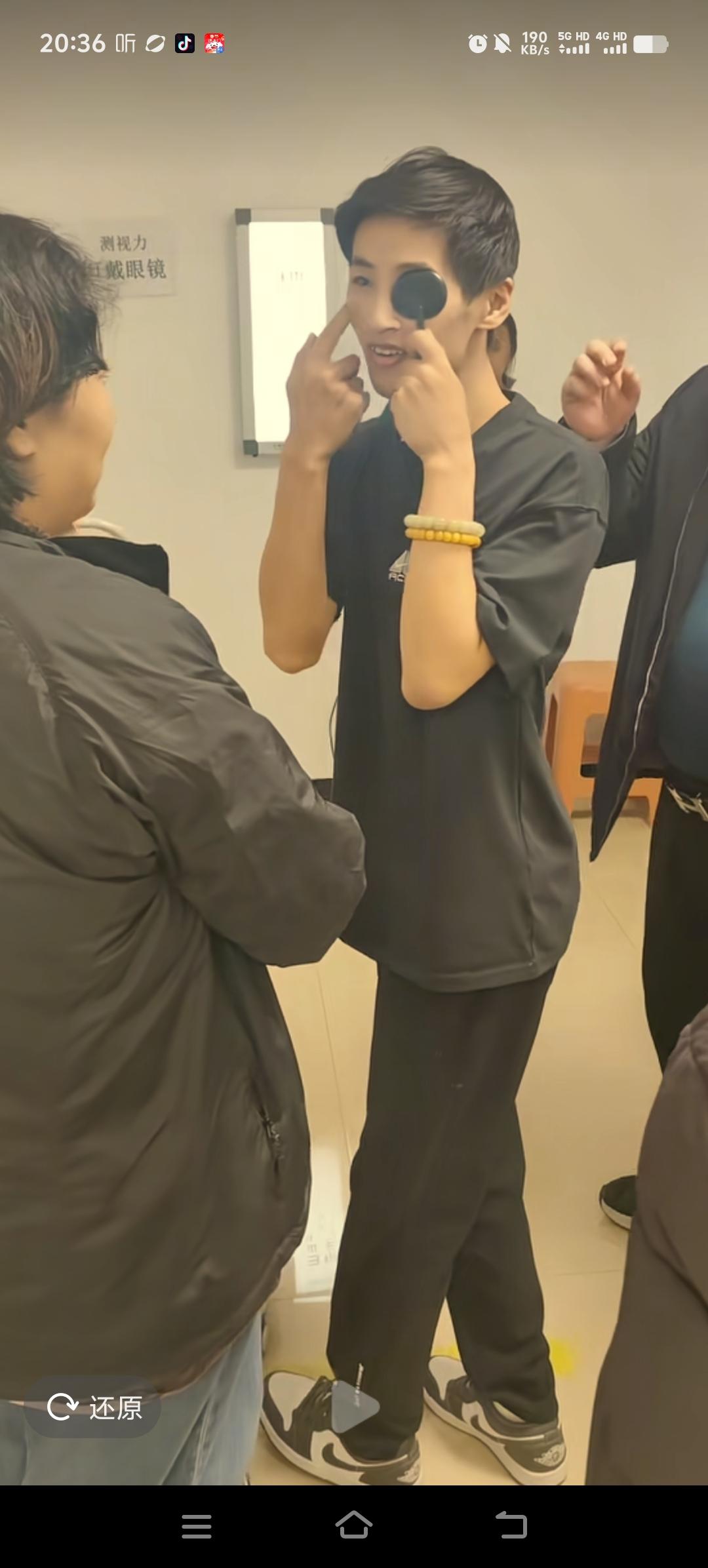 张云鹏查体过程中，堂哥和华生小胖一直陪在身边，有人说堂哥蹭云鹏的流量，堂哥如果不