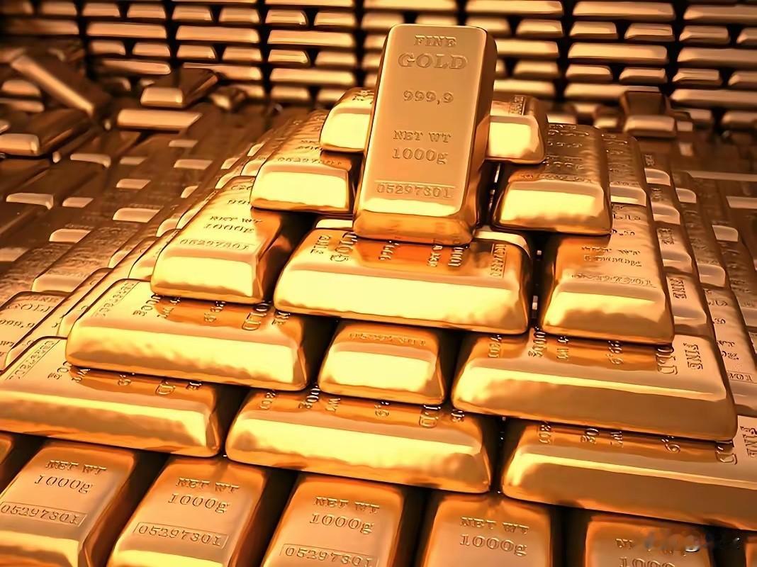 华尔街现在使劲将黄金往上弄，目的是什么？本质上就是美国要降息，一旦降息了。钱就要