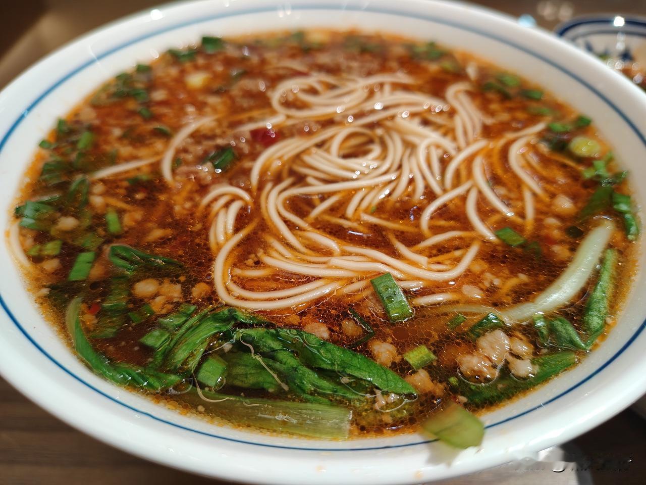 苏式面,你吃明白了吗?从我住的酒店,向右一转便是步行街。懒散地溜达,太湖的风