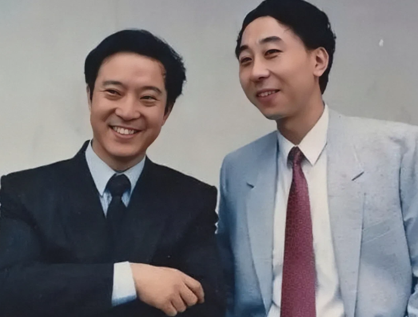 2010年，《建党伟业》开拍，导演请来冯巩饰演他的太爷爷冯国璋。赵本山看到冯巩就