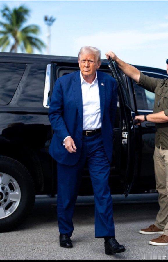 ❗️特朗普每周都向他支付100万至200万美元的人出售赦免权，