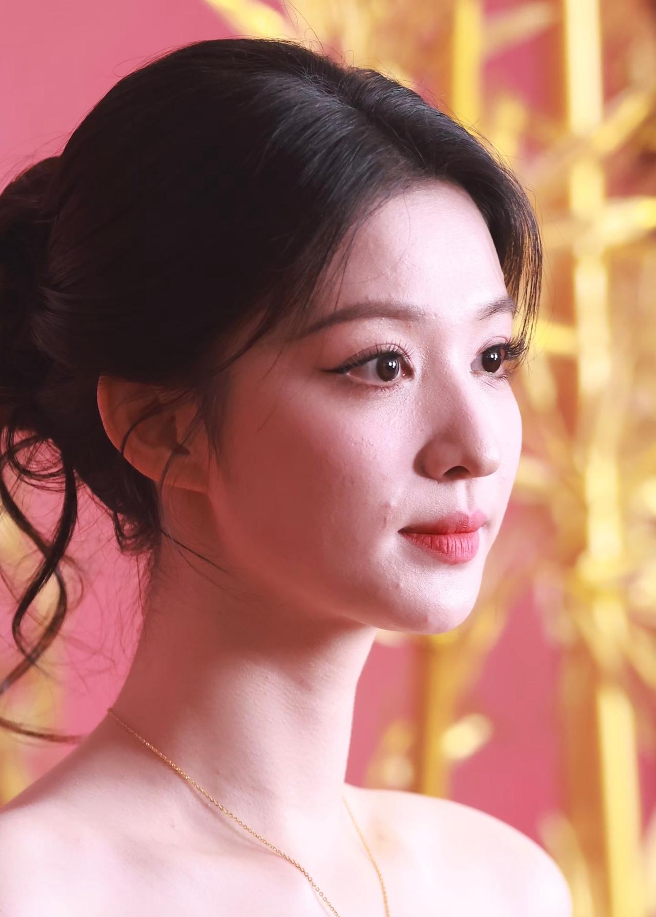 王楚然侧颜美图，魅力十足