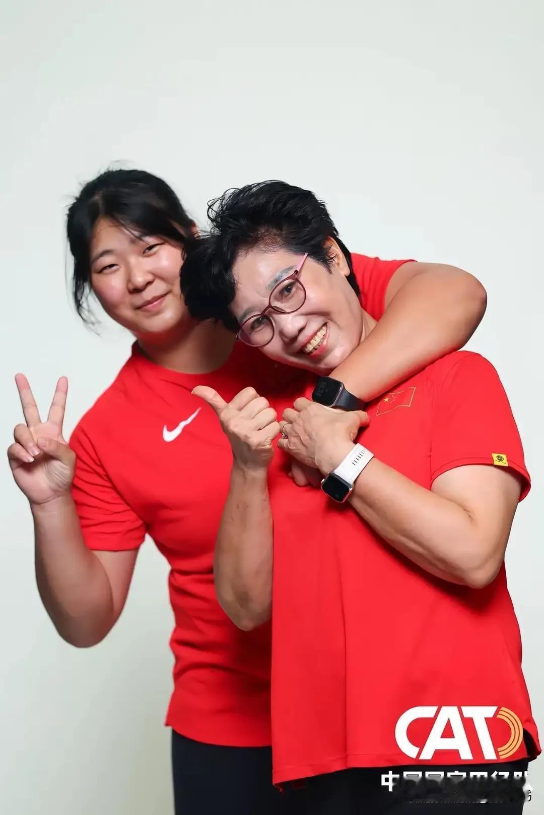 都是小孩姐，如果严子怡再活泼开朗一点，她也极具商业价值。有人要说，标枪项目和