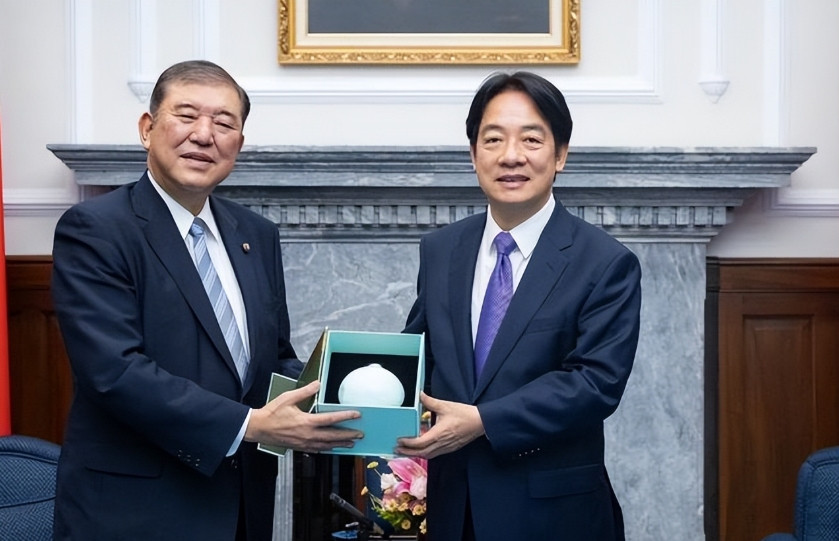 在美方的逼问下，日本针对台海冲突亮明态度，已向在台日企下通告美国五角大楼刚刚