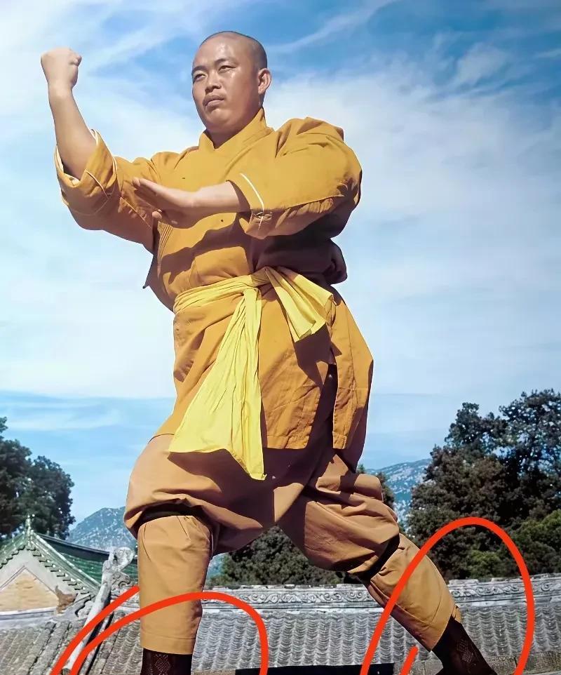 一觉醒来，全网都在讨论大和尚的袜子，笑死。都说大和尚穿的这袜子，叫丝光袜，二十