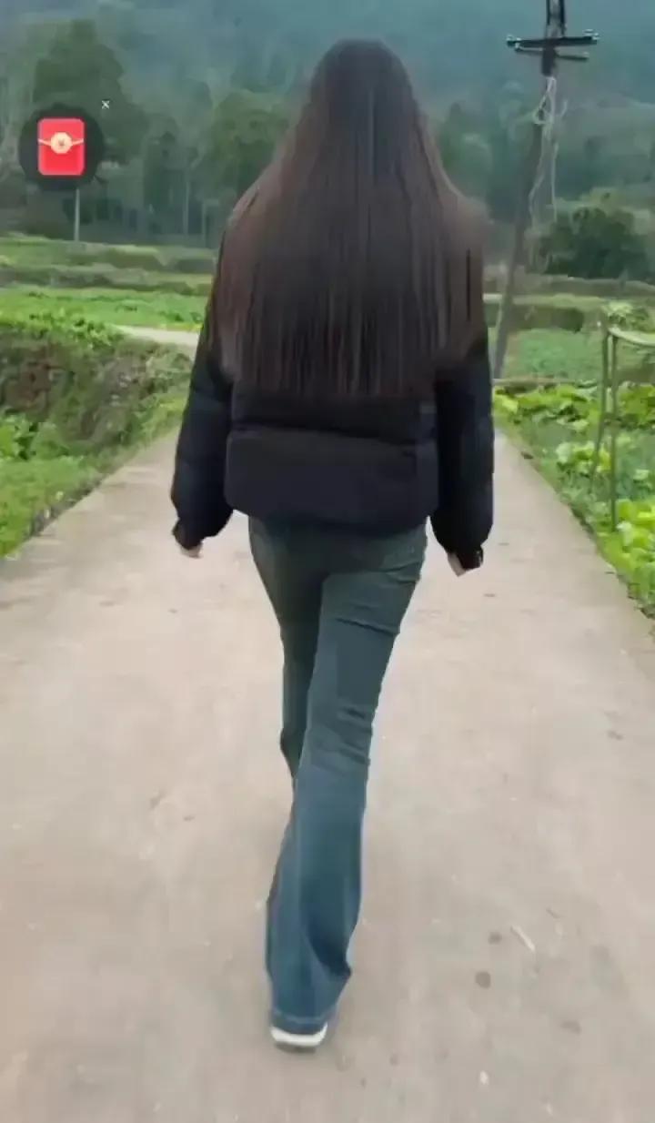 刷到一个帖子，说家里穷的时候亲戚连电话都不接，爸妈生病也没人问，后来哥俩做电商翻