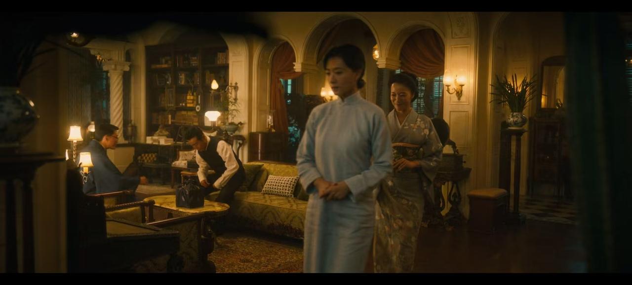 《八千里路云和月》田家泰爱上丁玉娇的五个细节作证。1，丁玉娇去帮曾姐义卖筹款，