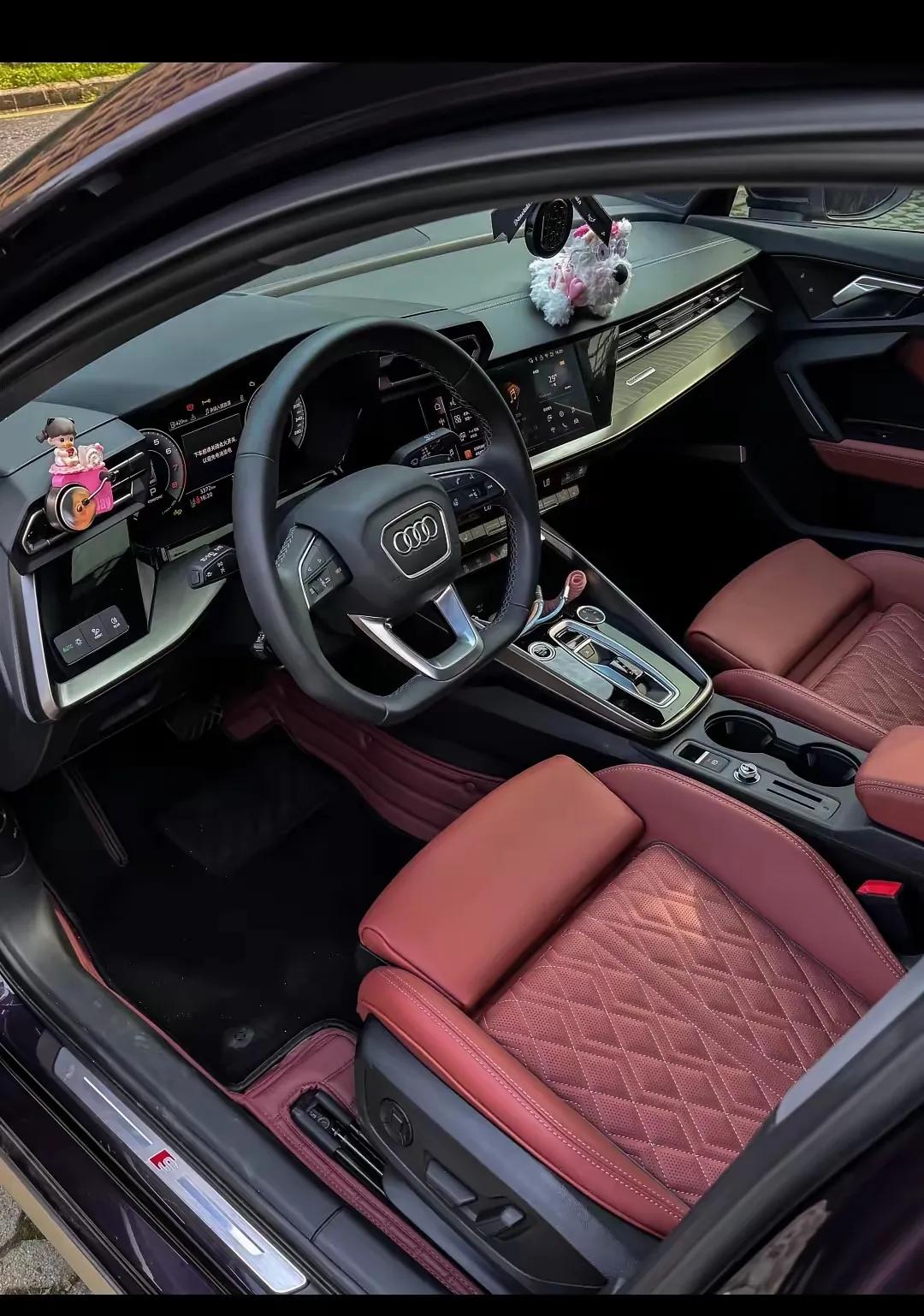 看内饰，猜车型！奥迪的小车无论是外观还是内饰，都有一种精致美感，虽