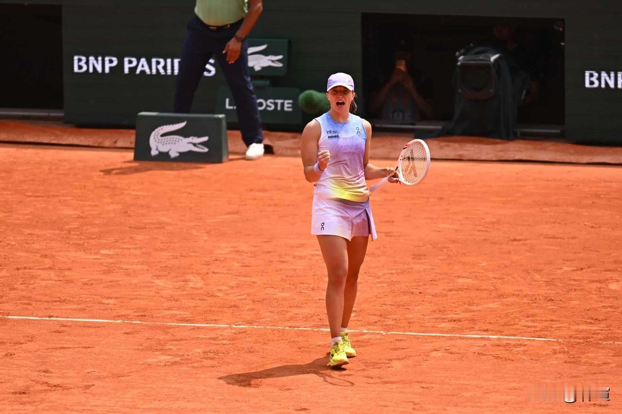 说个好玩的统计！自2019亮相女子网坛以来，本赛季是斯瓦泰克首次单赛季无缘任何