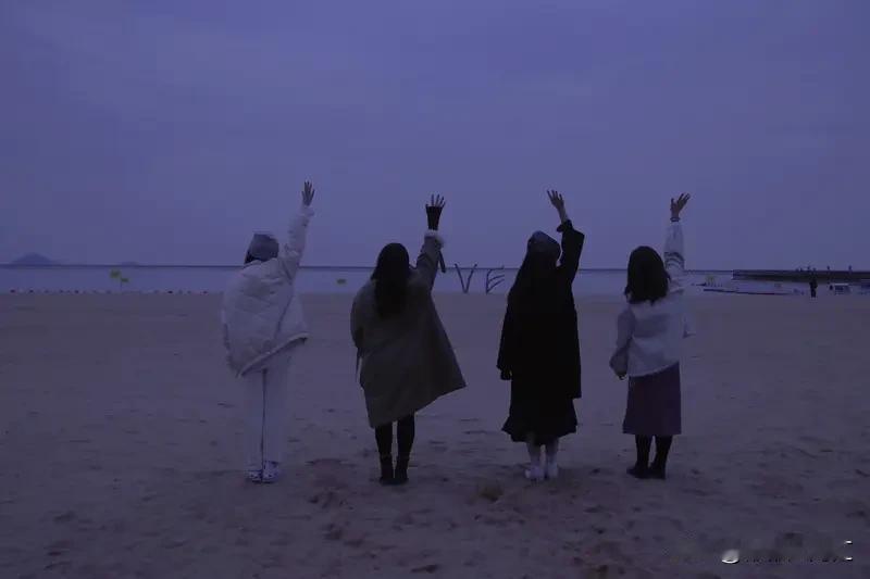 人生低谷时，我真悟透了不少。低谷让我看清朋友的真面目。之前常一起聚餐的同事，失