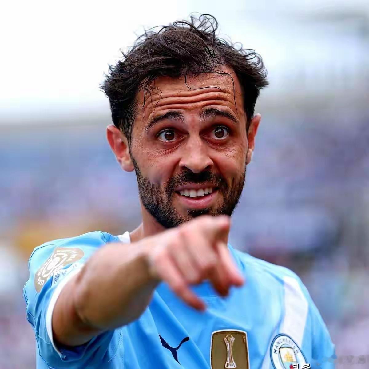 曼彻斯特这两个葡萄牙人，真是绝了。一个，是俱乐部求着他走。曼联这边已经把算盘打得