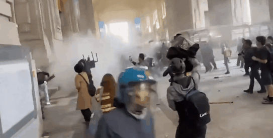 [点赞]乱了乱了！9月22日，意大利多地爆发抗议活动，大量码头工人集体罢工甚至