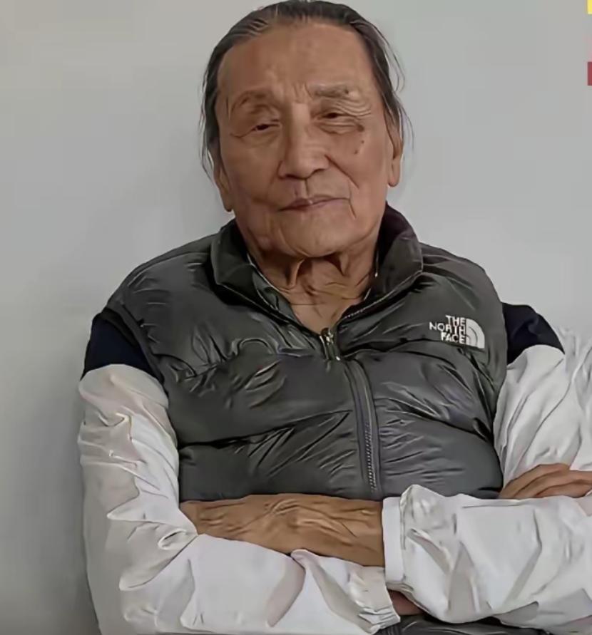 难怪谢贤晚年一直戴墨镜，原因很简单，不是为了装酷，也不是为了耍帅，而是习惯了不让