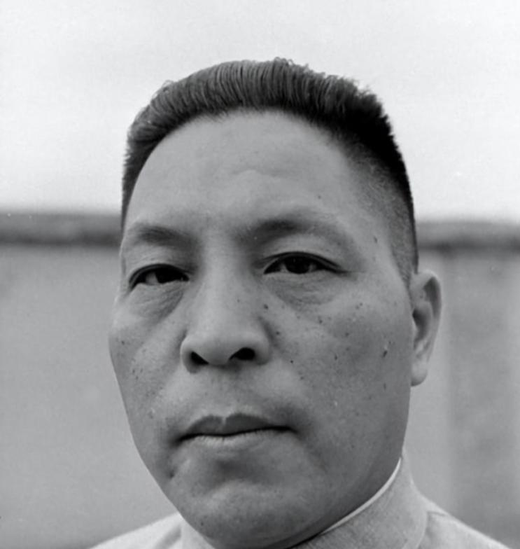 1944年4月，日军发动豫中会战，蒋鼎文作为第一战区司令长官，统辖四十余万大军，