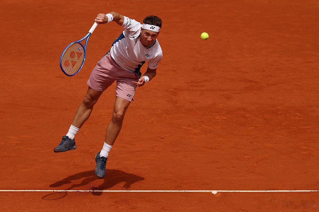 鲁德先下一盘！ATP1000马德里大师赛首场1/4决赛，鲁德凭借第四局的破发，