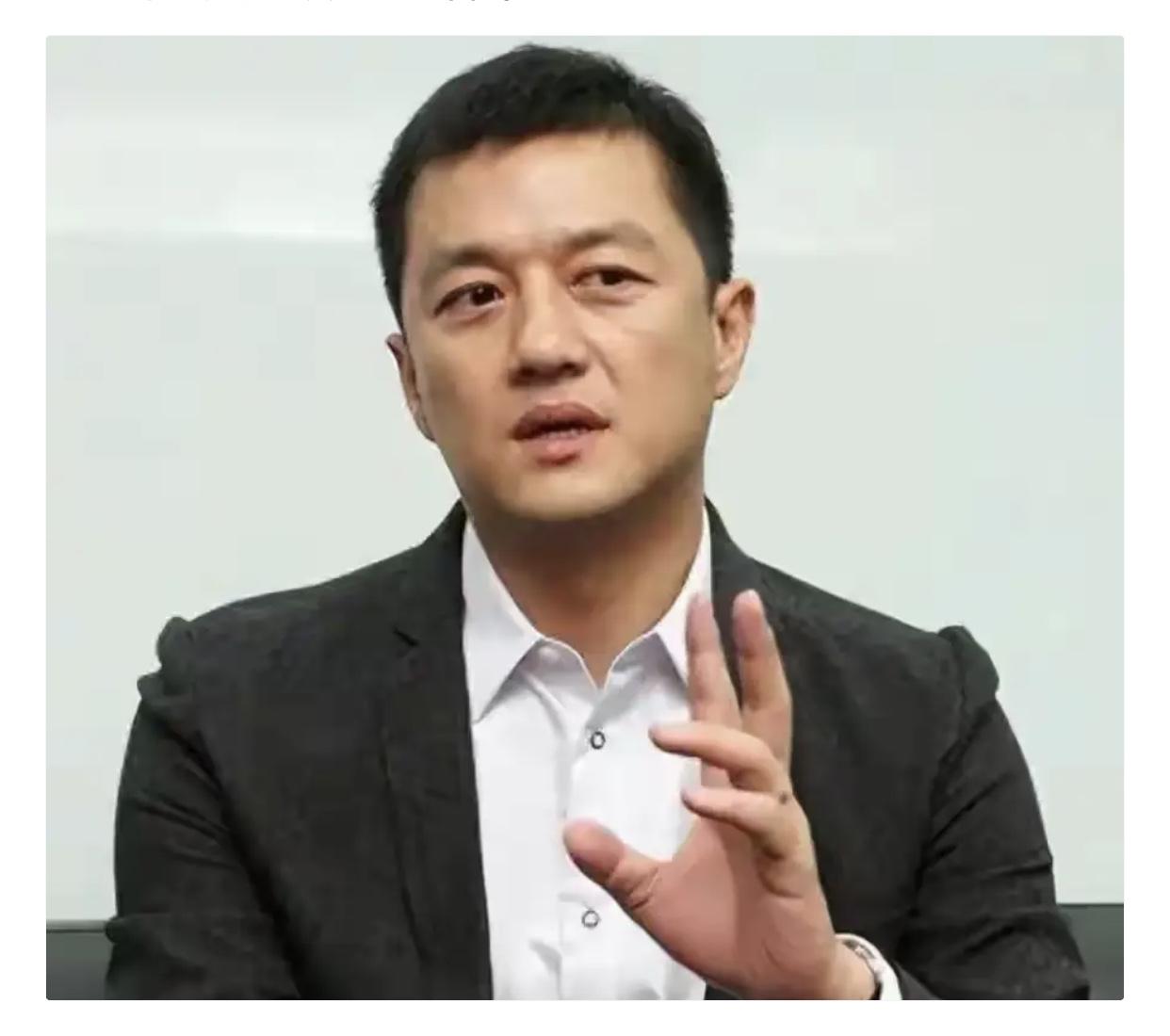李亚鹏失算了……李亚鹏和海哈金喜的婚姻本是为了共同承担28亿债务，但没想到妻子