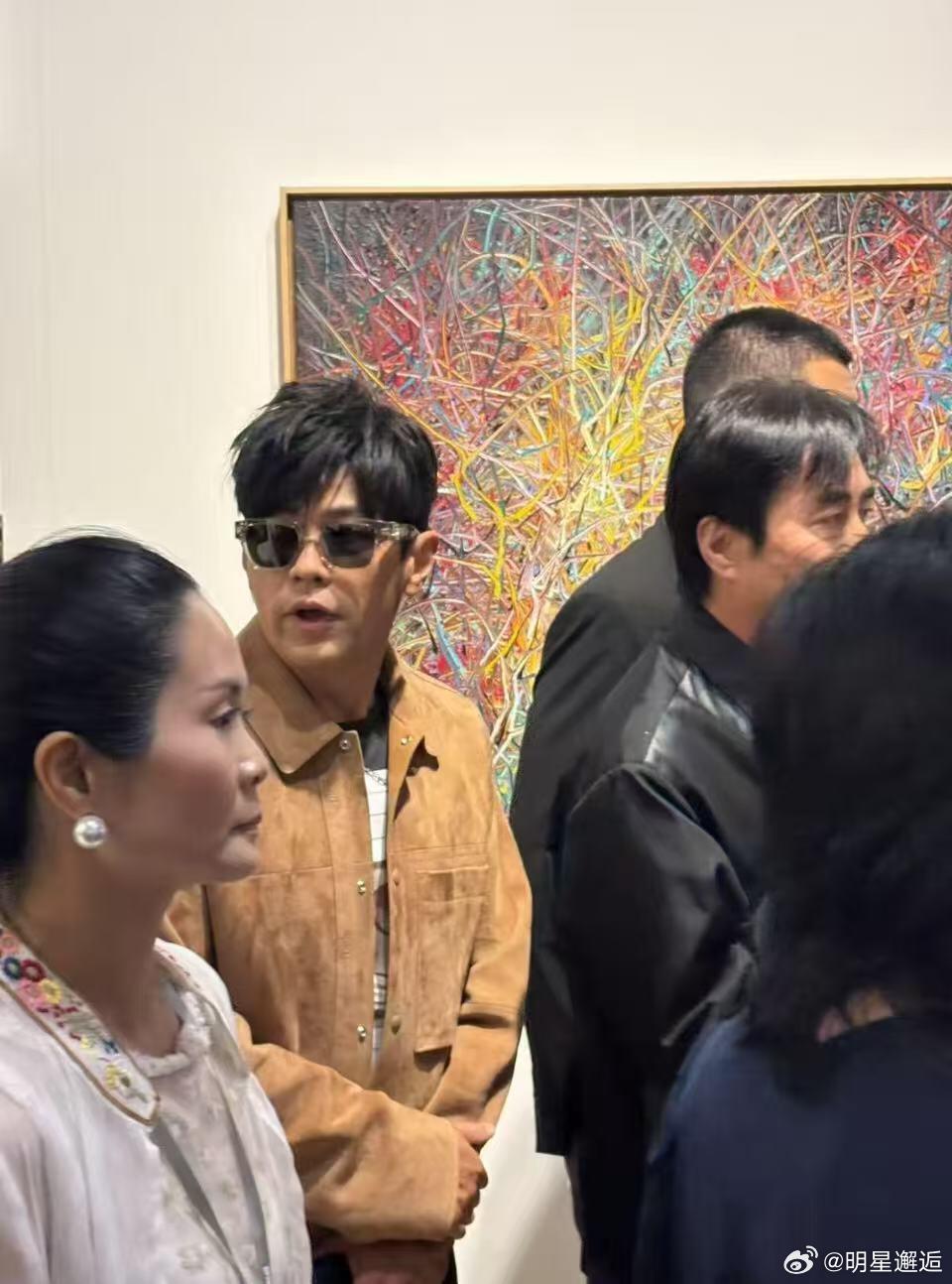 巴塞尔艺术展今年的巴塞尔艺术展数字艺术与全球市场双向破局，周杰伦朱珠梁朝伟