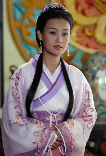 才女谢道韫嫁给王羲之的二儿子不久，赌气跑回了娘家。父亲问她：“你怎么就不喜欢他呢
